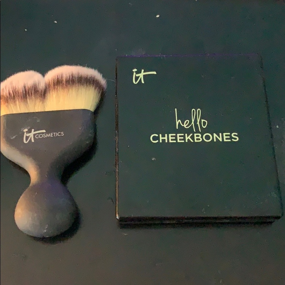 It cosmetics compact